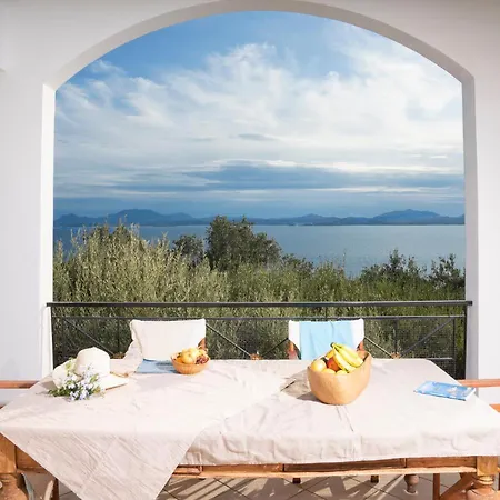 Jasmin Nissaki * Nisaki (Corfu)
